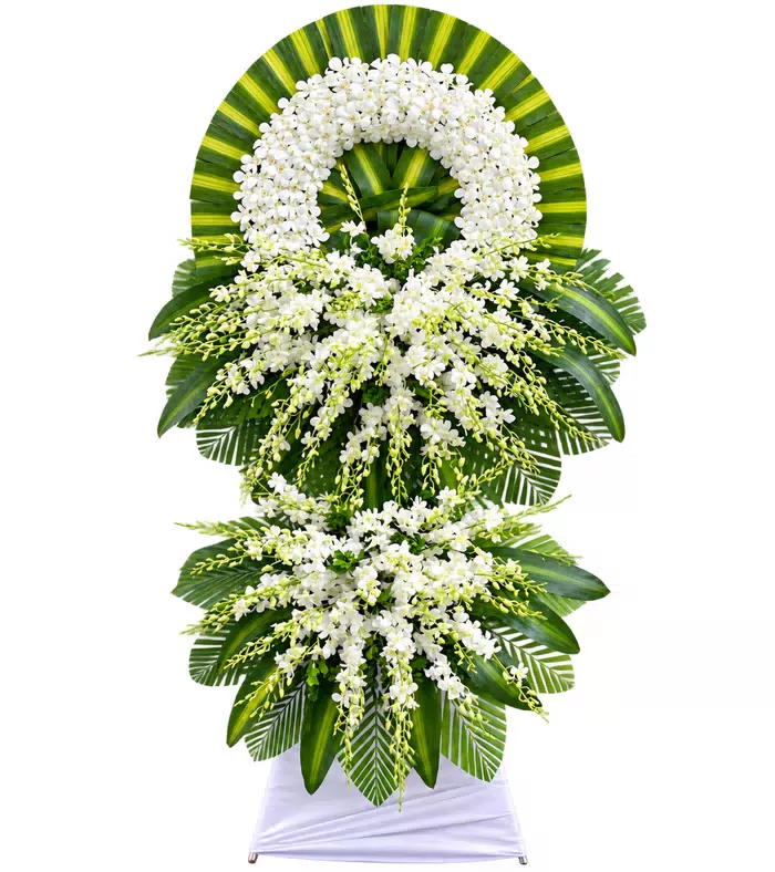 Kệ hoa viếng trắng, lá xanh và vải trắng