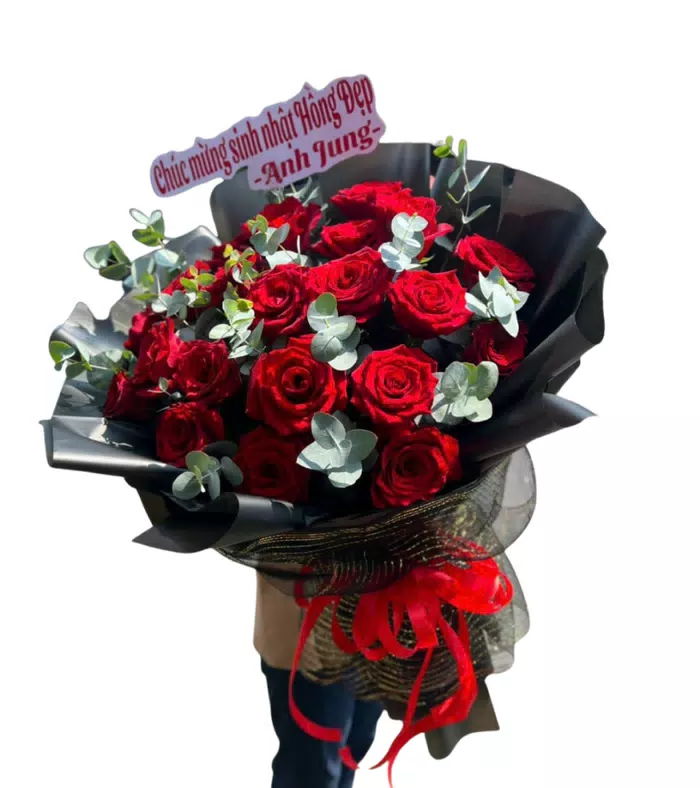 Bó hồng đỏ, giấy đen, giấy đen và nơ đỏ