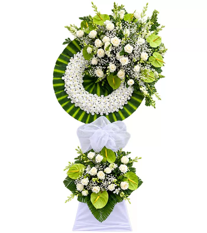 Kệ hoa viếng trắng xanh, cụm hoa dưới và nơ trắng