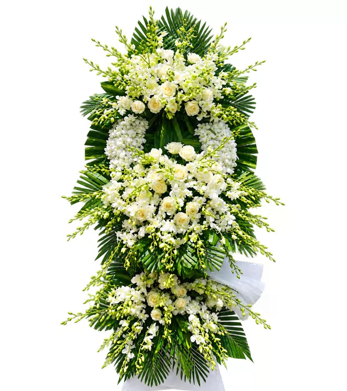 Kệ hoa viếng trắng xanh, ba cụm hoa rủ và lá xanh