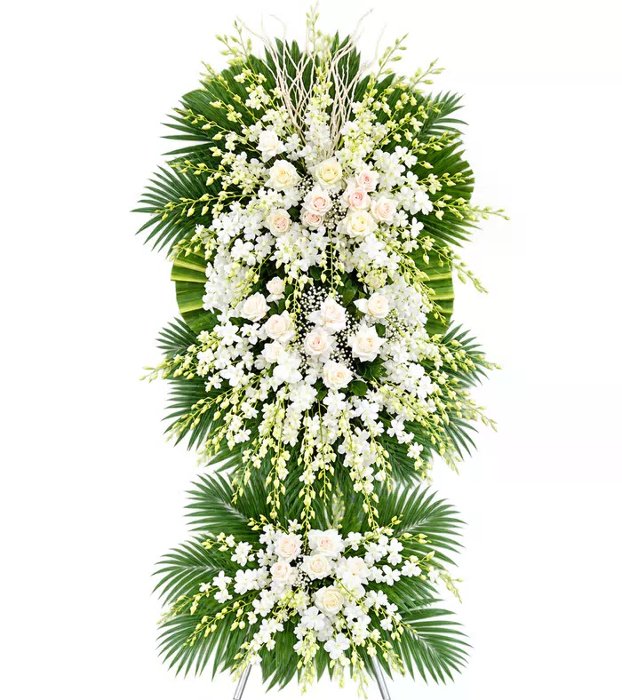 Kệ hoa viếng trắng xanh, lá xanh và hoa rủ
