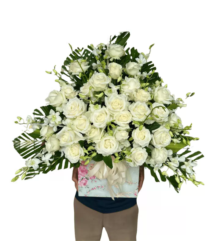 Giỏ hoa phân ưu trắng kem, hoa hồng trắng kem