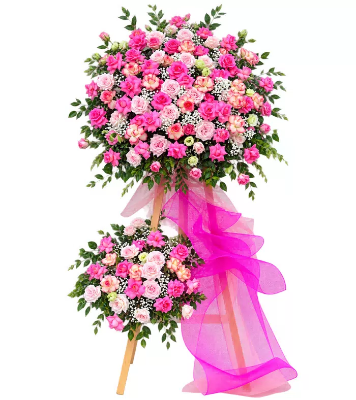 Kệ khai trương hồng phấn hai tầng, vải hồng đậm và chân gỗ