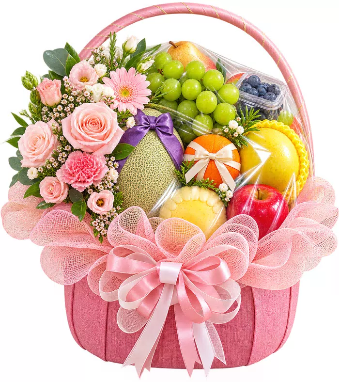 Giỏ trái cây hồng phấn, lưới và nơ hồng