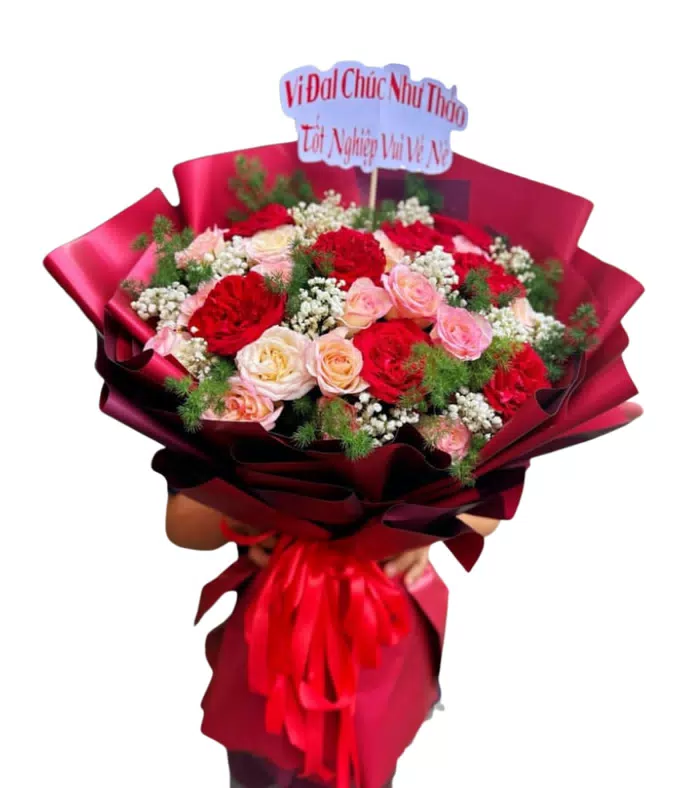 Bó hoa sắc đỏ phối màu hồng