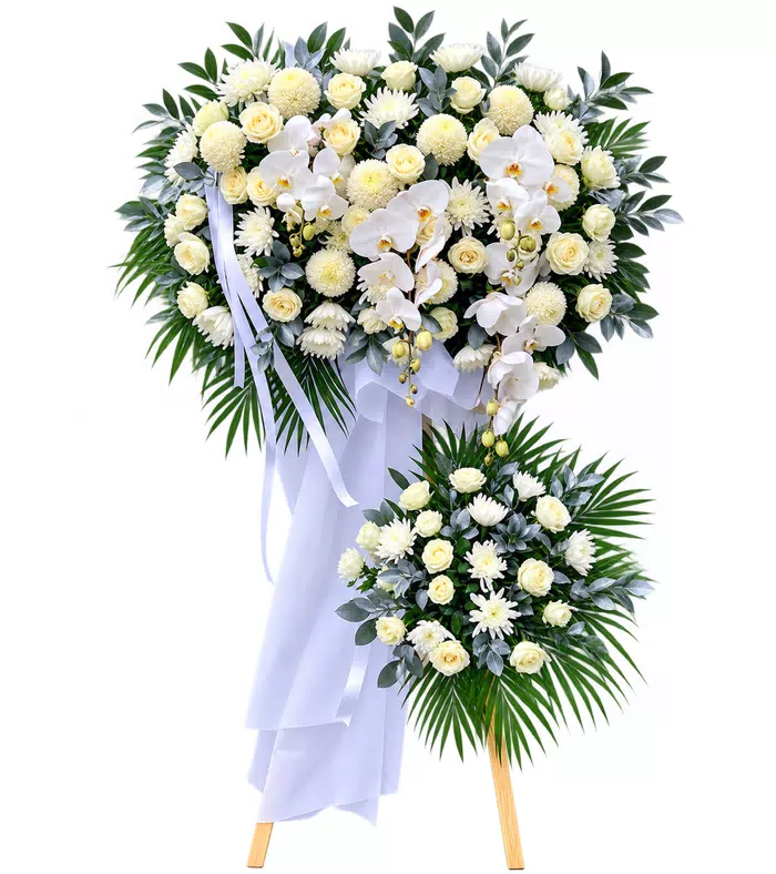Kệ hoa viếng trắng, cụm hoa dưới và vải trắng