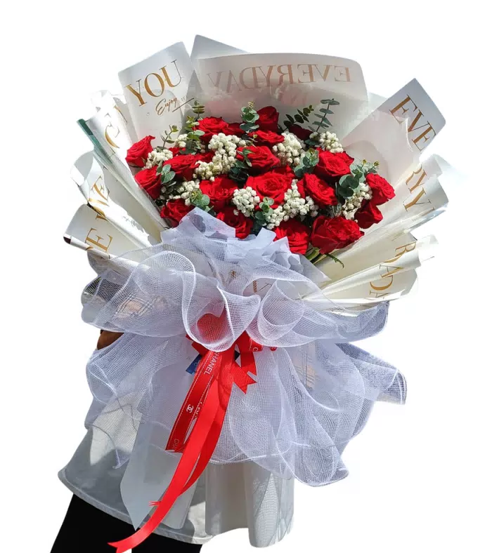 Bó hồng đỏ lưới trắng