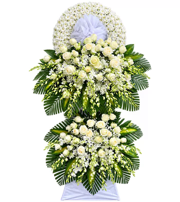 Kệ hoa viếng trắng xanh, vòng viếng phía trên