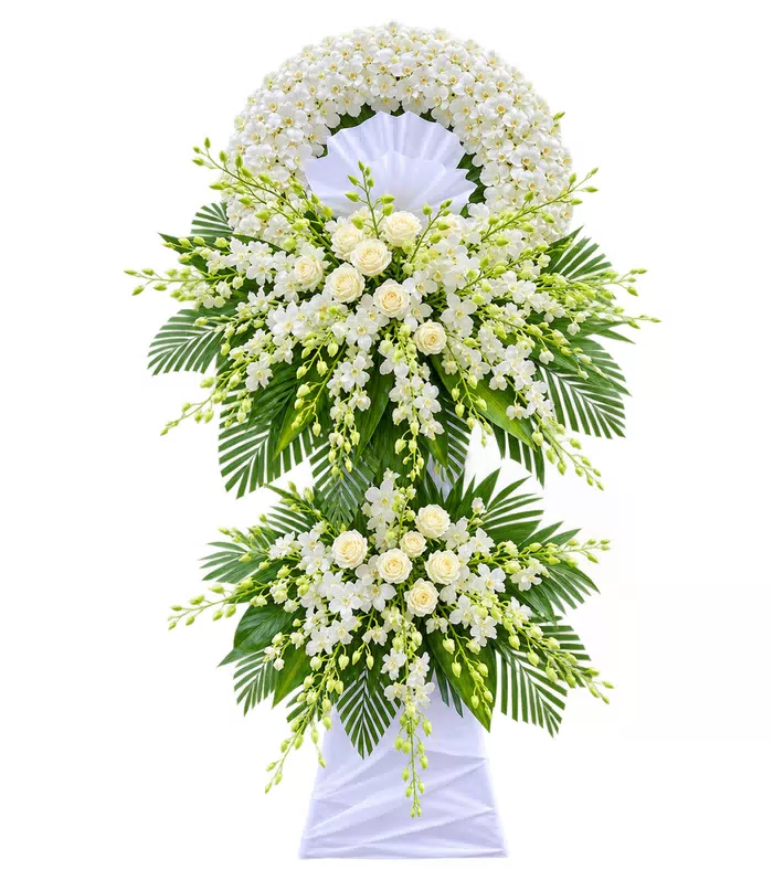 Kệ hoa viếng trắng, lá xanh và vải trắng