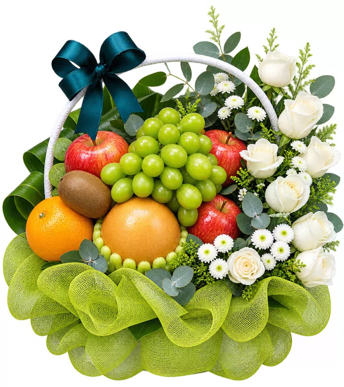 Giỏ trái cây hoa trắng, lưới xanh và nơ xanh đậm