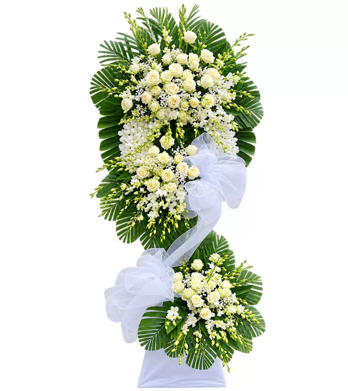 Kệ hoa viếng hồng trắng, cụm hoa dưới và vải trắng