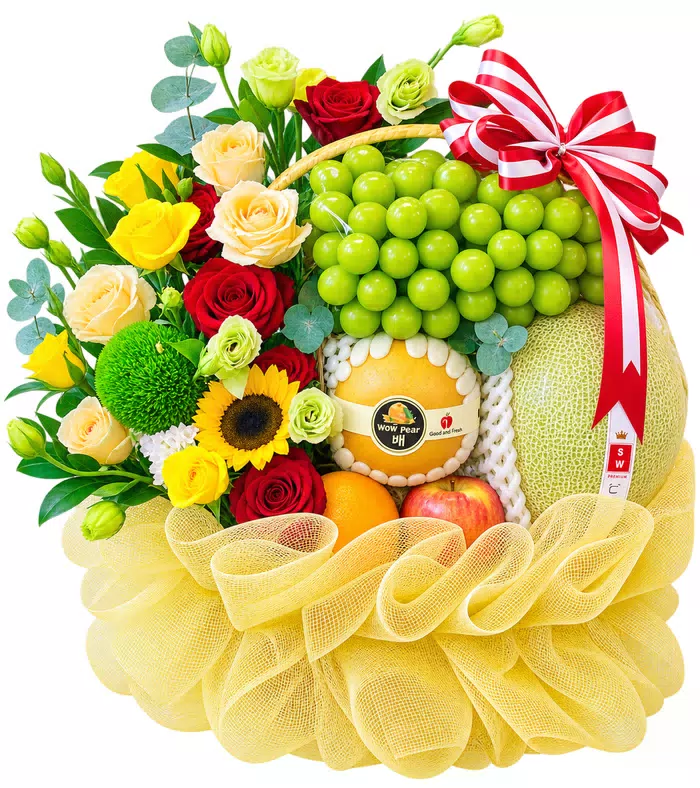 Giỏ trái cây hoa vàng, lưới vàng và nơ đỏ