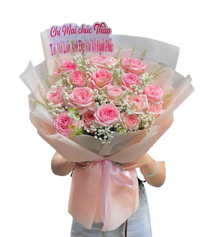 Bó hồng phấn điểm baby trắng và lá xanh