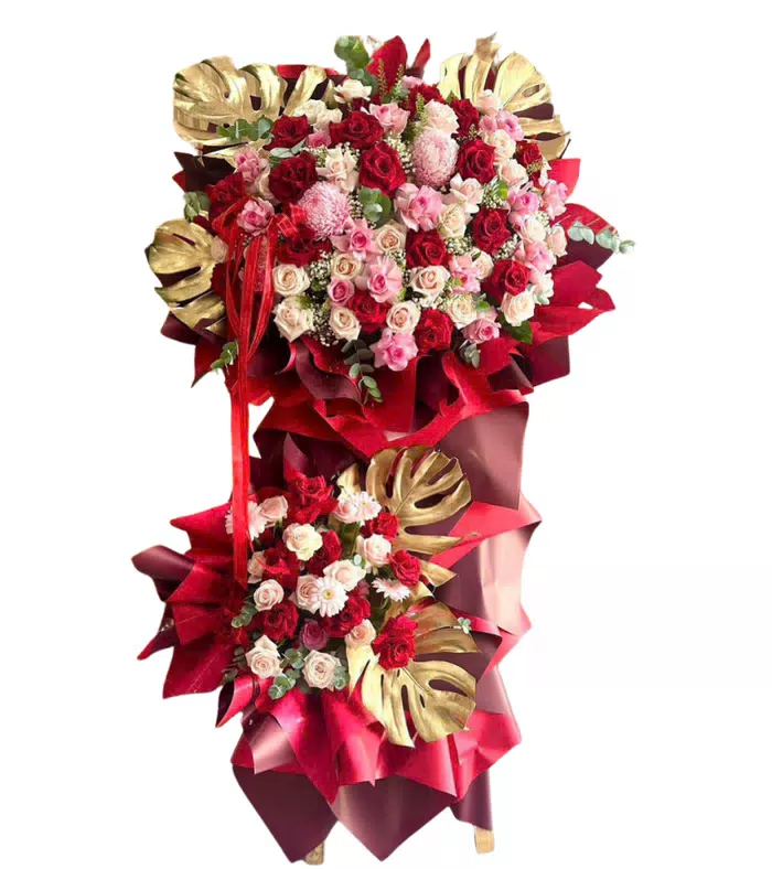 Kệ khai trương đỏ phối hồng, nổi bật với hoa hồng