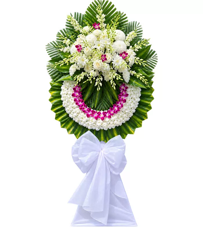 Vòng hoa viếng trắng tím, cụm hoa sáng màu và nơ trắng