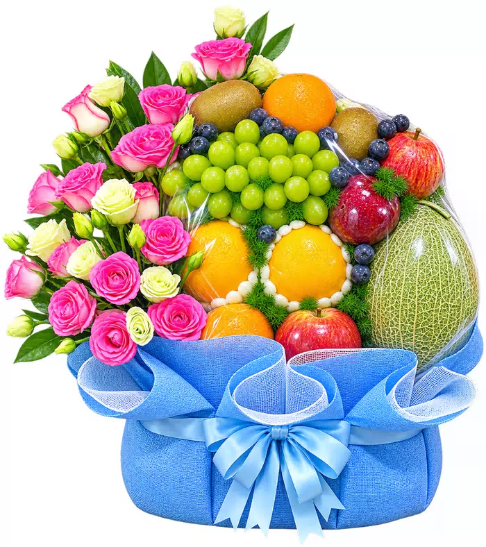 Giỏ trái cây hoa hồng, lưới và nơ xanh
