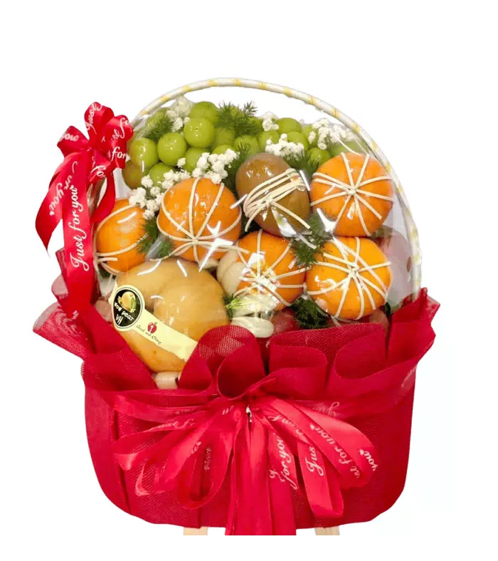 Giỏ trái cây nho xanh, hoa baby trắng