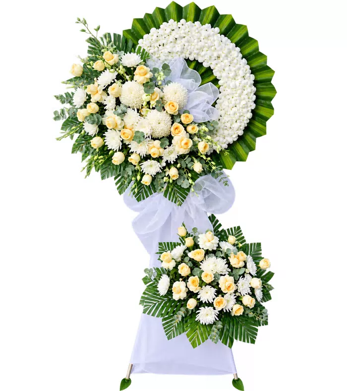 Kệ hoa viếng hồng trắng, viền lá xanh và nơ trắng