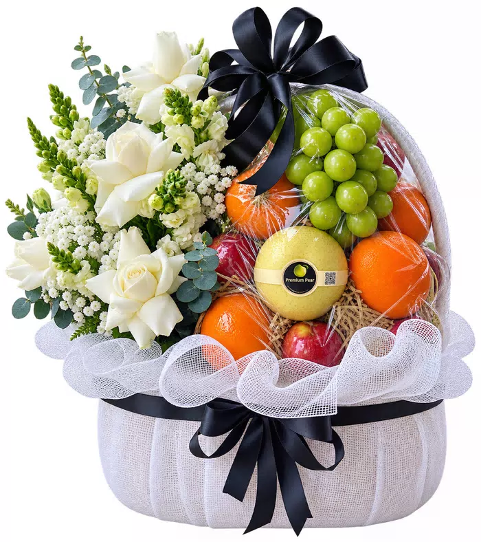 Giỏ trái cây hoa trắng, lưới trắng và nơ đen